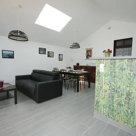 L'amitie لا روشيل