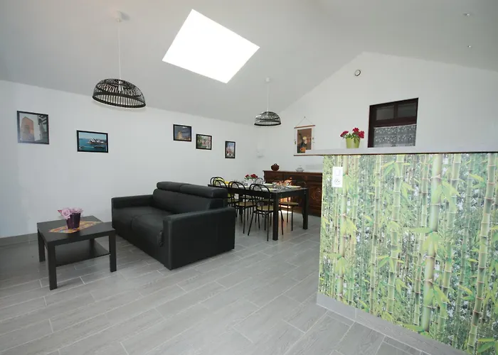 L'amitie La Rochelle (Charente-Maritime)